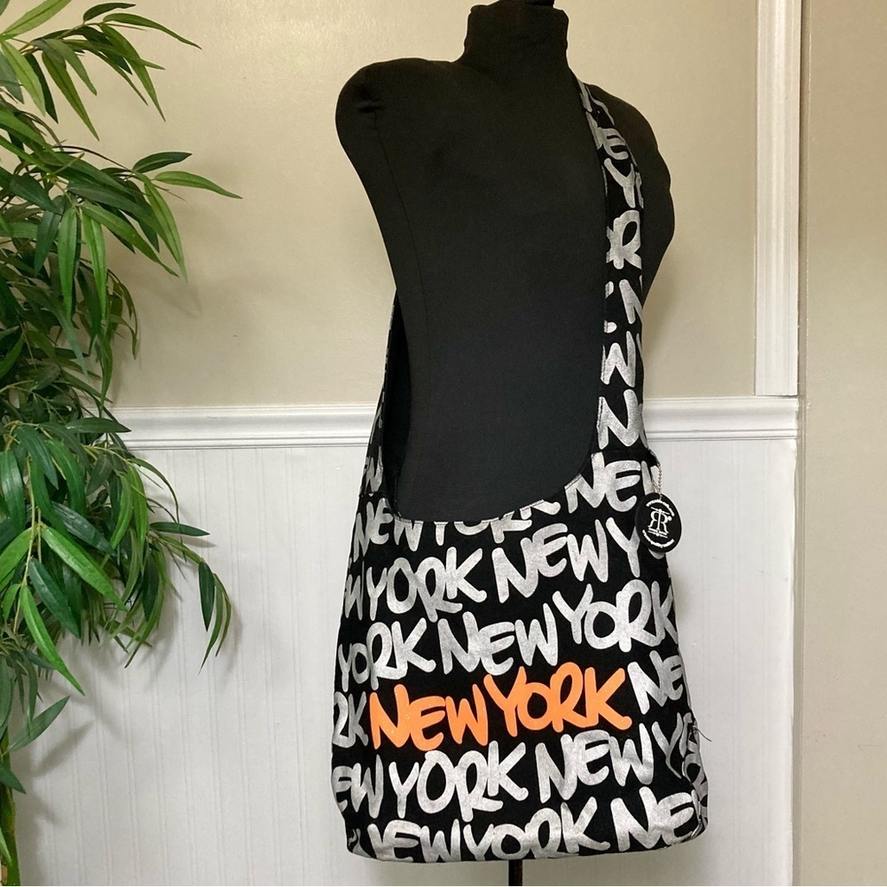 Robin Ruth Collectible New York 100% Canvas Crossbody Newsboy Tote Purse Bag.